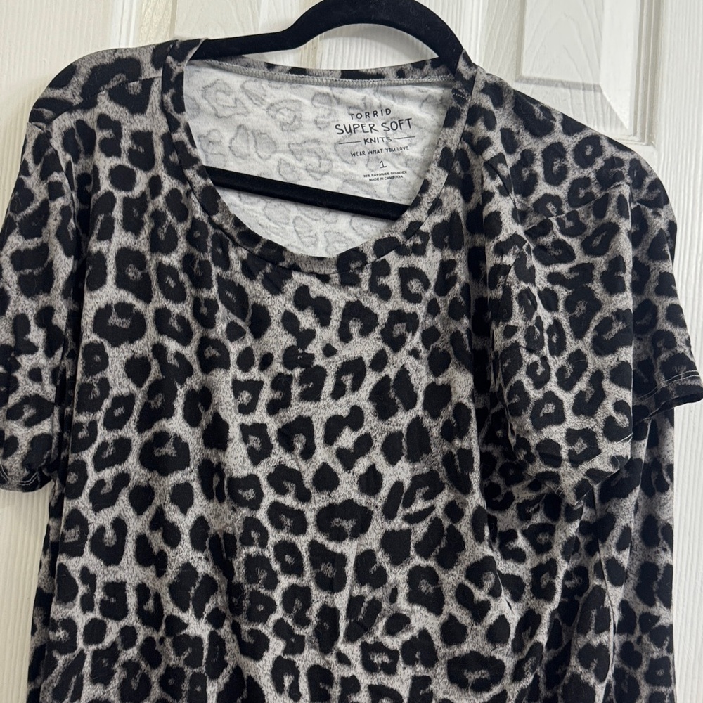 Torrid Black and Gray Leopard Print Tee